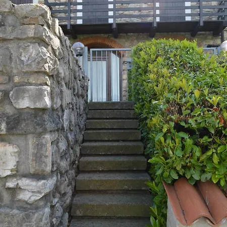 Appartamento Casa Sasso Tavernola Bergamasca Esterno foto